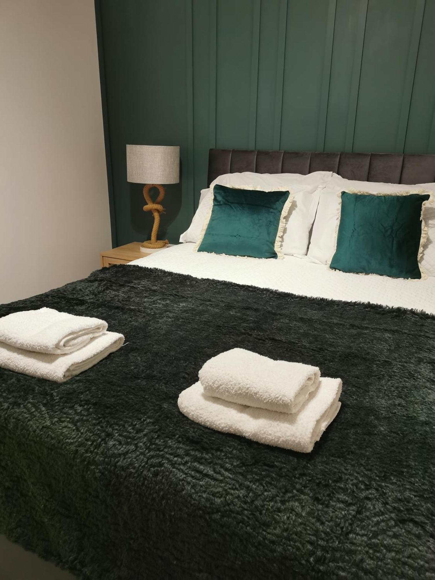 No 13 Town Flat With Kitchen & Parking * Colchester