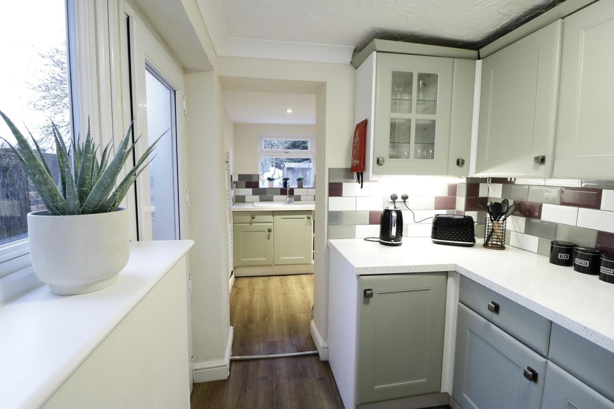 Stylish & Cosy 2-bed House Train Station Hospital Garden Fast Wifi * Colchester
