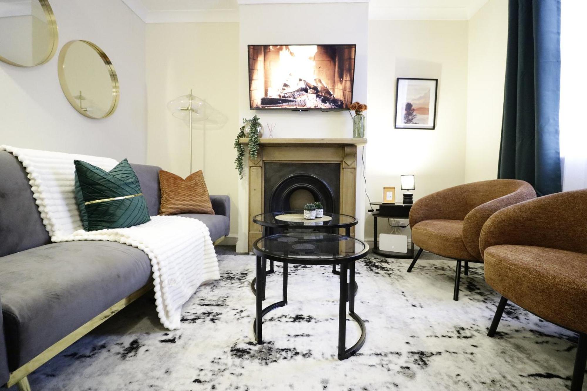 Stylish & Cosy 2-bed House Train Station Hospital Garden Fast Wifi * Colchester
