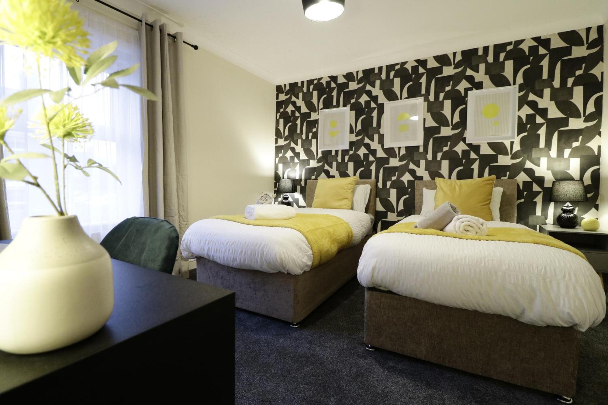 Stylish & Cosy 2-bed House Train Station Hospital Garden Fast Wifi Holiday home Colchester