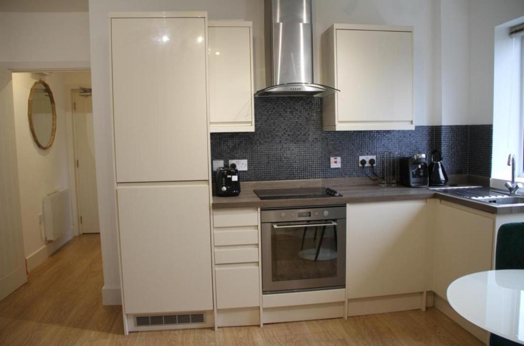 No 13 Town Flat With Kitchen & Parking Apartment