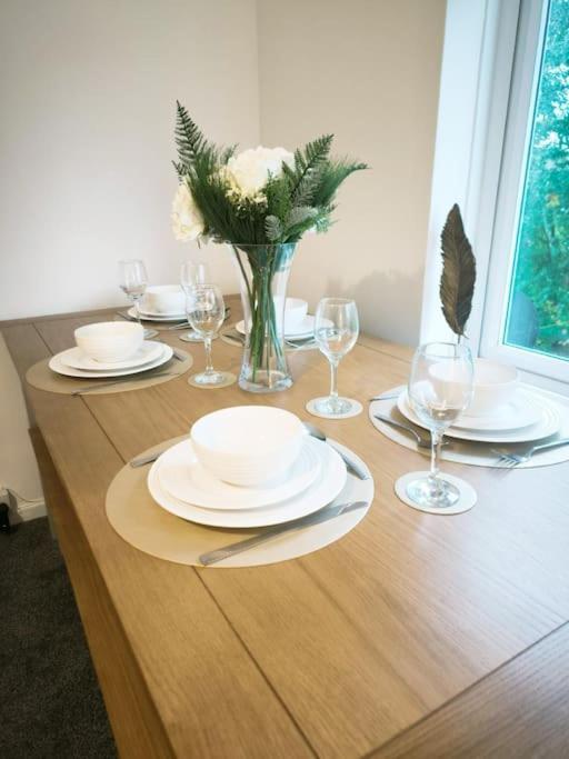 - 2 Bedroom - Sleeps 6 Guests - Long Term - Business - Contractors - Families