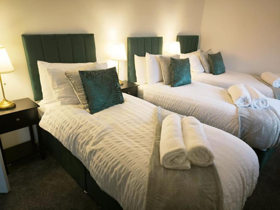 Apartment - 2 Bedroom - Sleeps 6 Guests - Long Term - Business - Contractors - Families