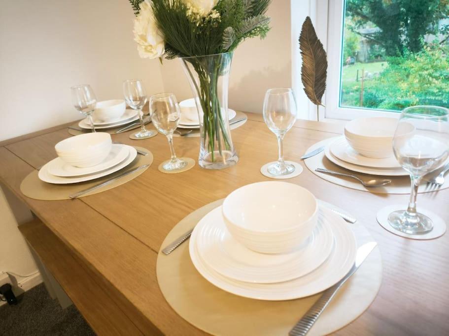 - 2 Bedroom - Sleeps 6 Guests - Long Term - Business - Contractors - Families Apartment Colchester
