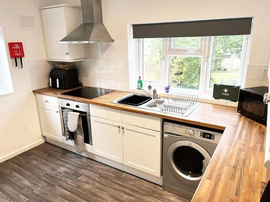 - 2 Bedroom - Sleeps 6 Guests - Long Term - Business - Contractors - Families *