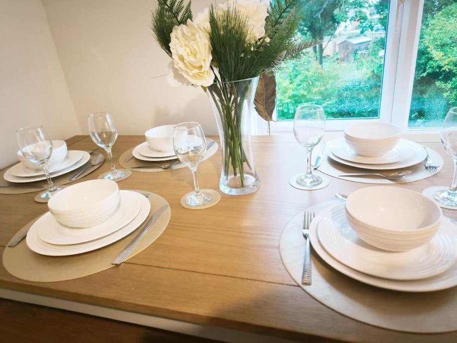 - 2 Bedroom - Sleeps 6 Guests - Long Term - Business - Contractors - Families