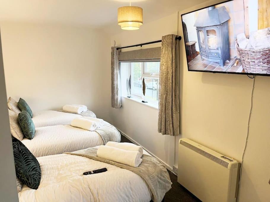 - 2 Bedroom - Sleeps 6 Guests - Long Term - Business - Contractors - Families Apartment Colchester