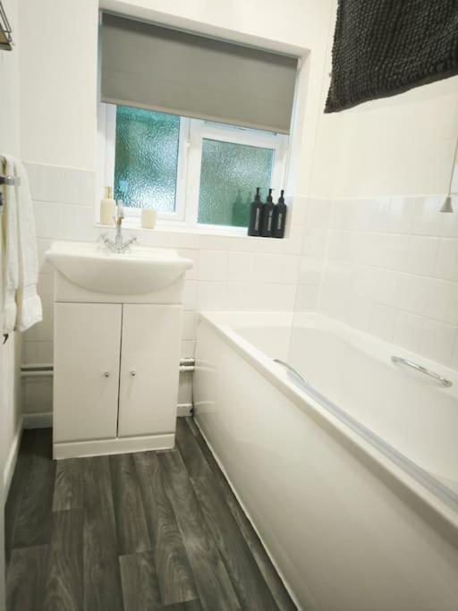- 2 Bedroom - Sleeps 6 Guests - Long Term - Business - Contractors - Families Apartment