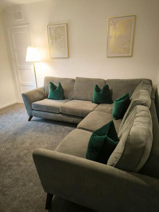 - 2 Bedroom - Sleeps 6 Guests - Long Term - Business - Contractors - Families * Colchester
