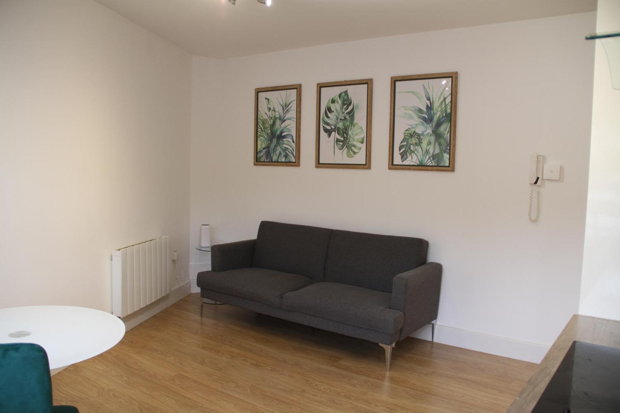 Apartment No 13 Town Flat With Kitchen & Parking Colchester