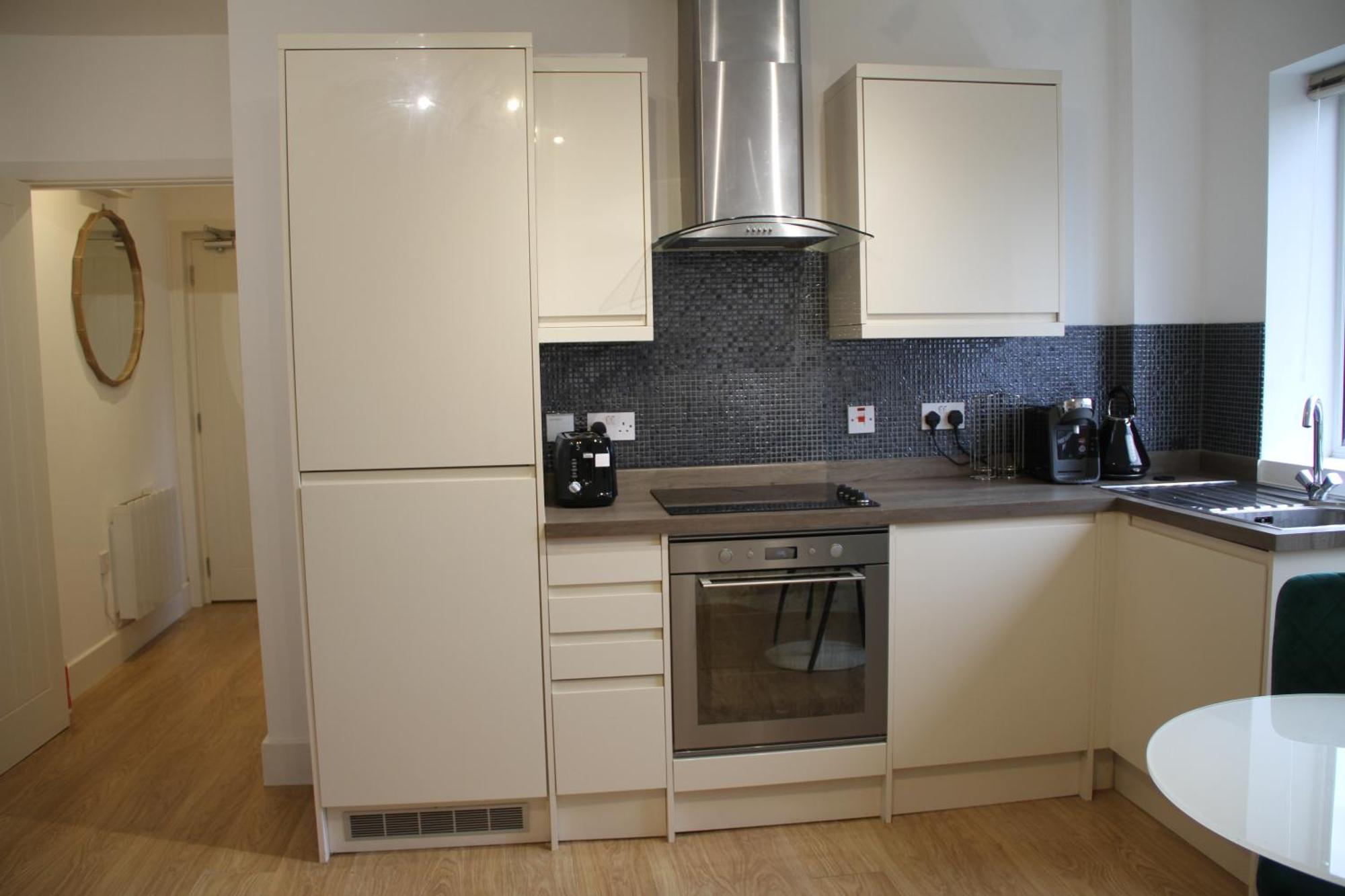 Apartment No 13 Town Flat With Kitchen & Parking *