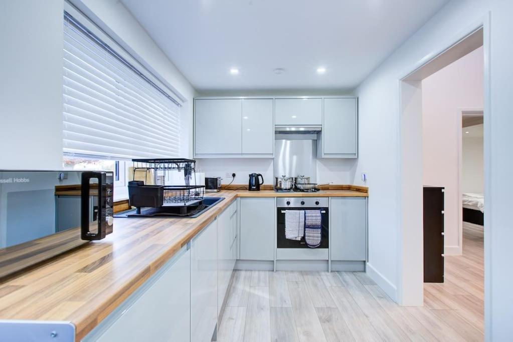 Sleek 3 Bedroom 6 Beds 2 Bath Apartment