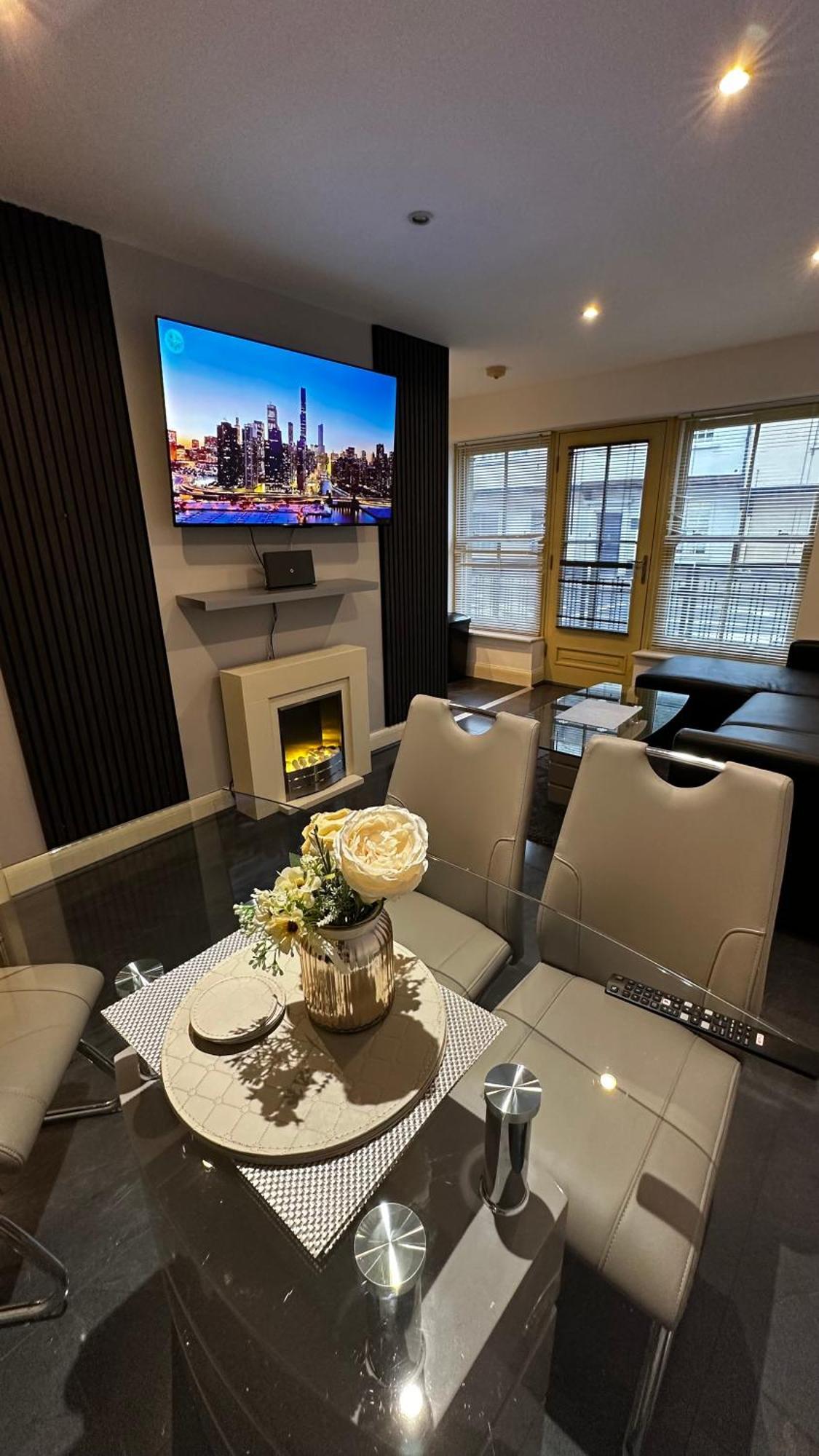 2 Bedroom Flat Ground Floor Town Centre