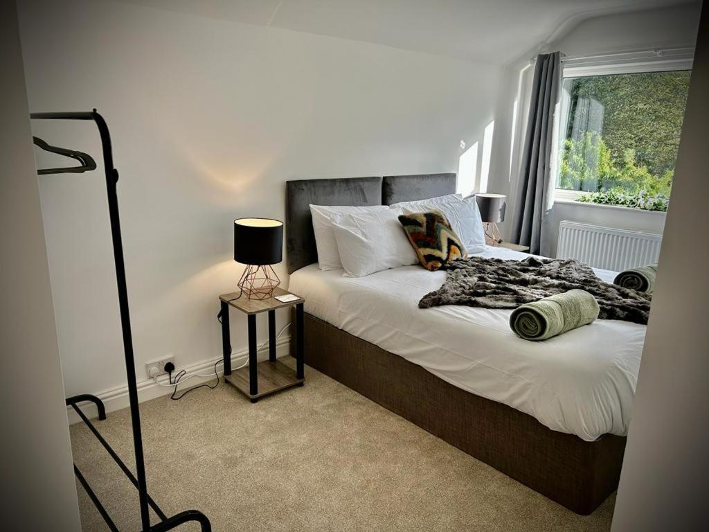 6 Bedroom House - Pool Table - Contractors, Crew, Group Colchester