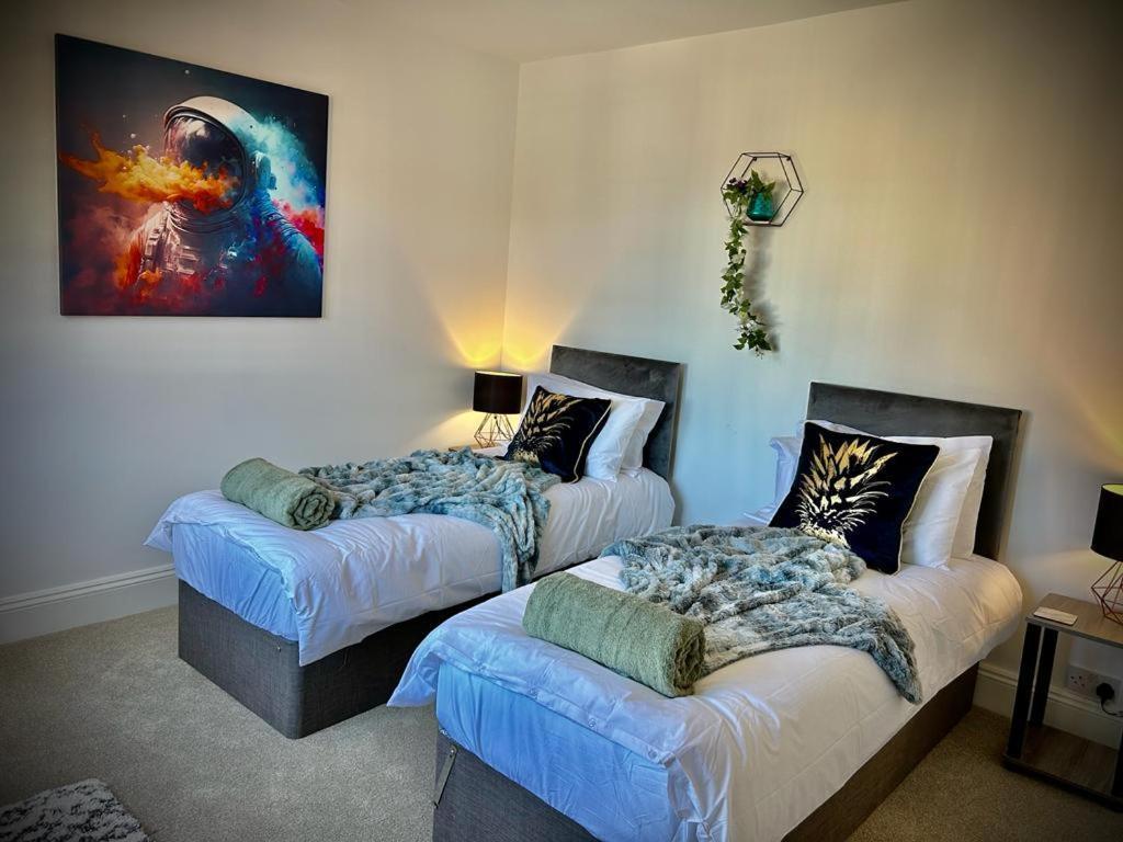 Holiday home 6 Bedroom House - Pool Table - Contractors, Crew, Group *