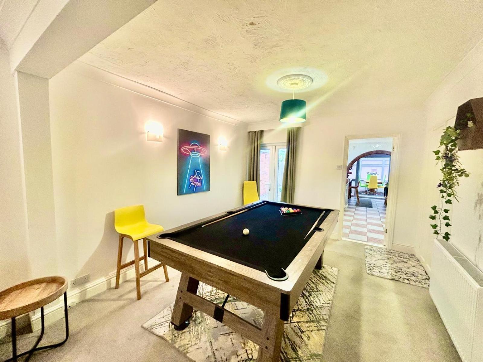 6 Bedroom House - Pool Table - Contractors, Crew, Group