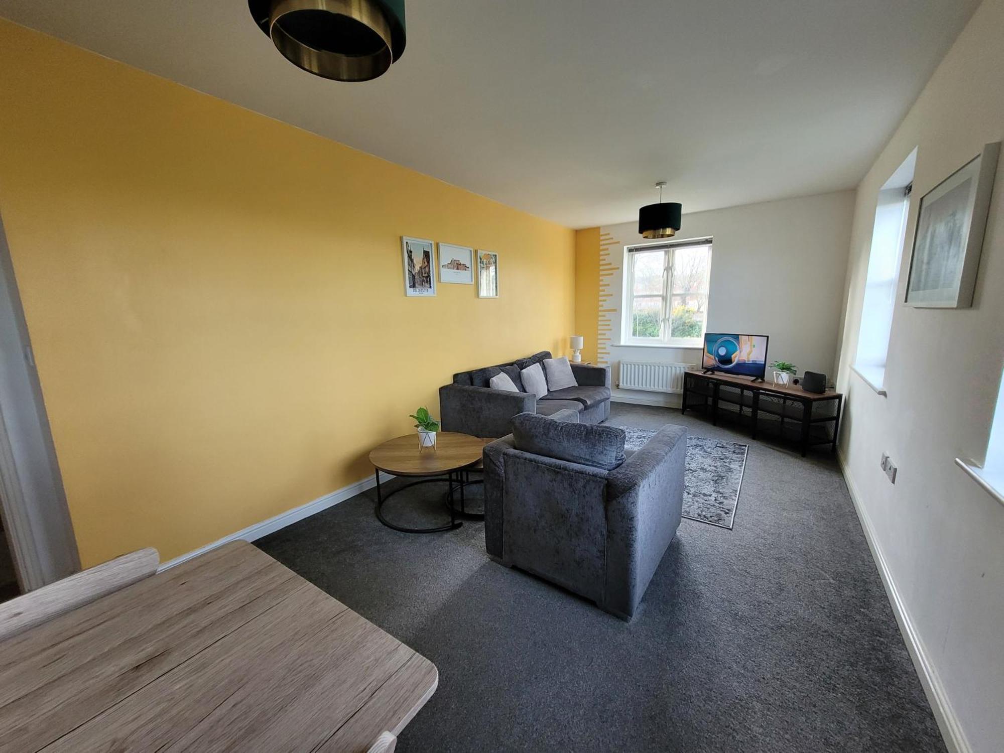 Catchpole Stays: Field View Near Centre Apartment