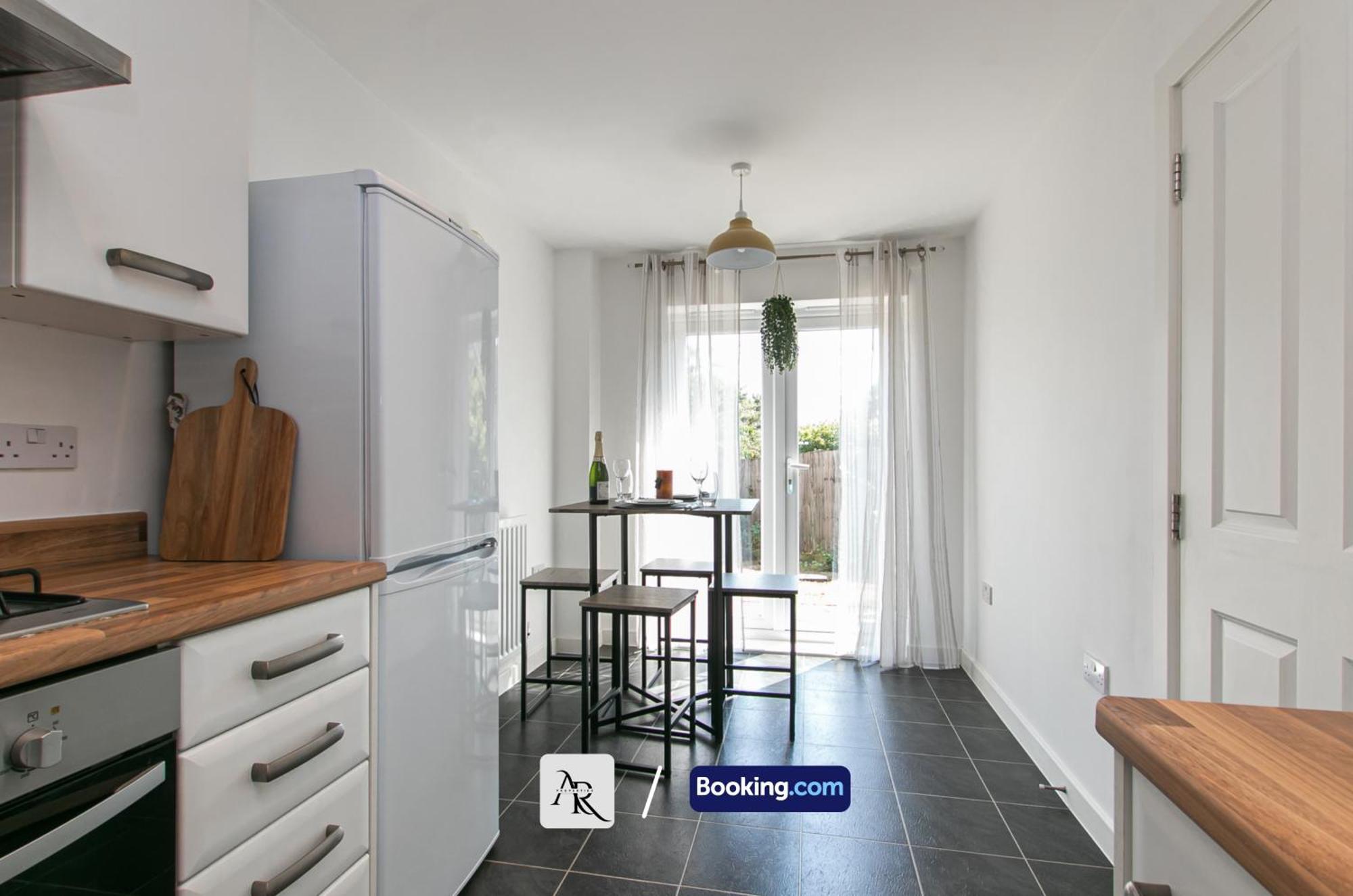 Apartment Stylish House By Ar Short Lets & Serviced *