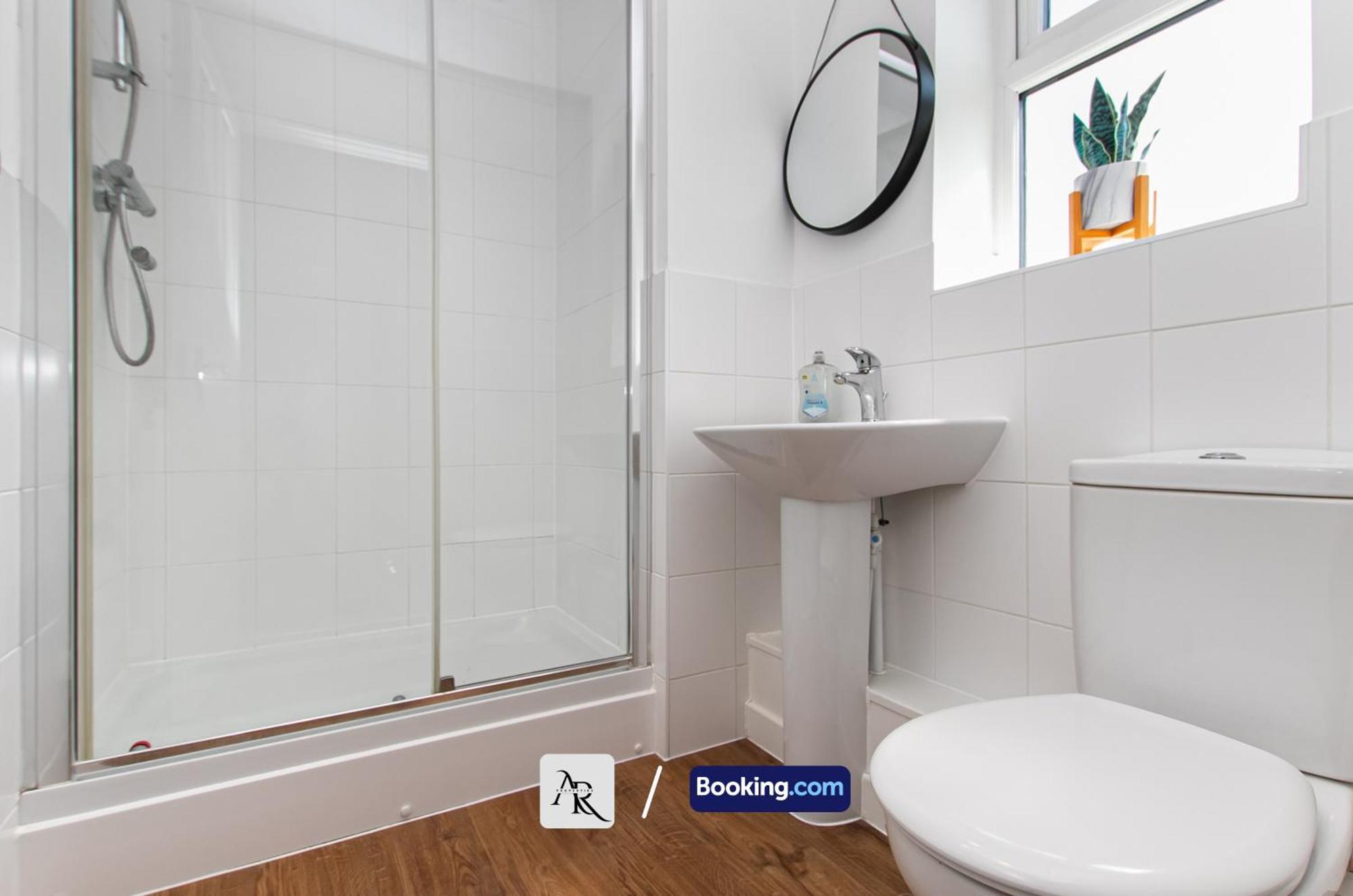 Stylish House By Ar Short Lets & Serviced Apartment *