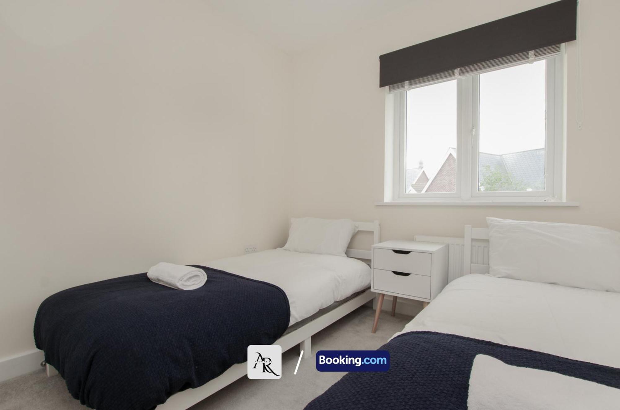 Luxury House By Ar Short Lets & Serviced Apartment *