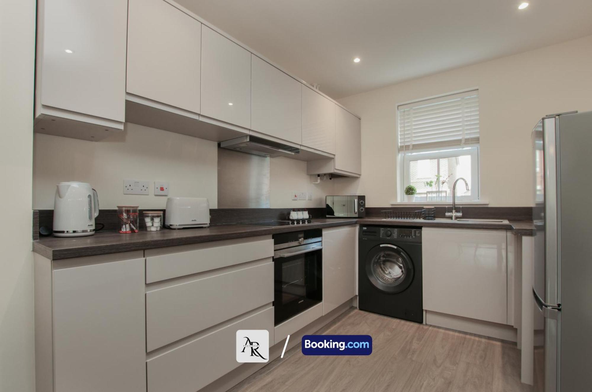 Luxury House By Ar Short Lets & Serviced