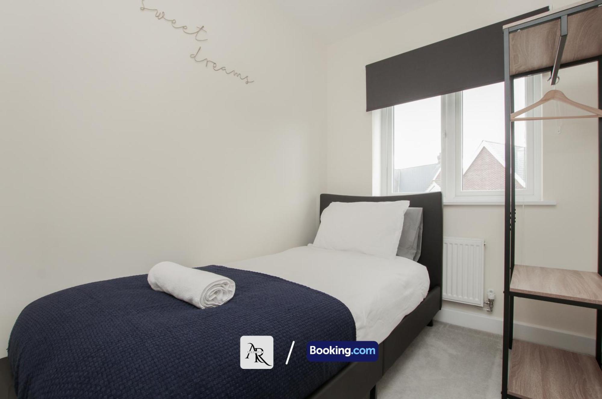 Luxury House By Ar Short Lets & Serviced Apartment *