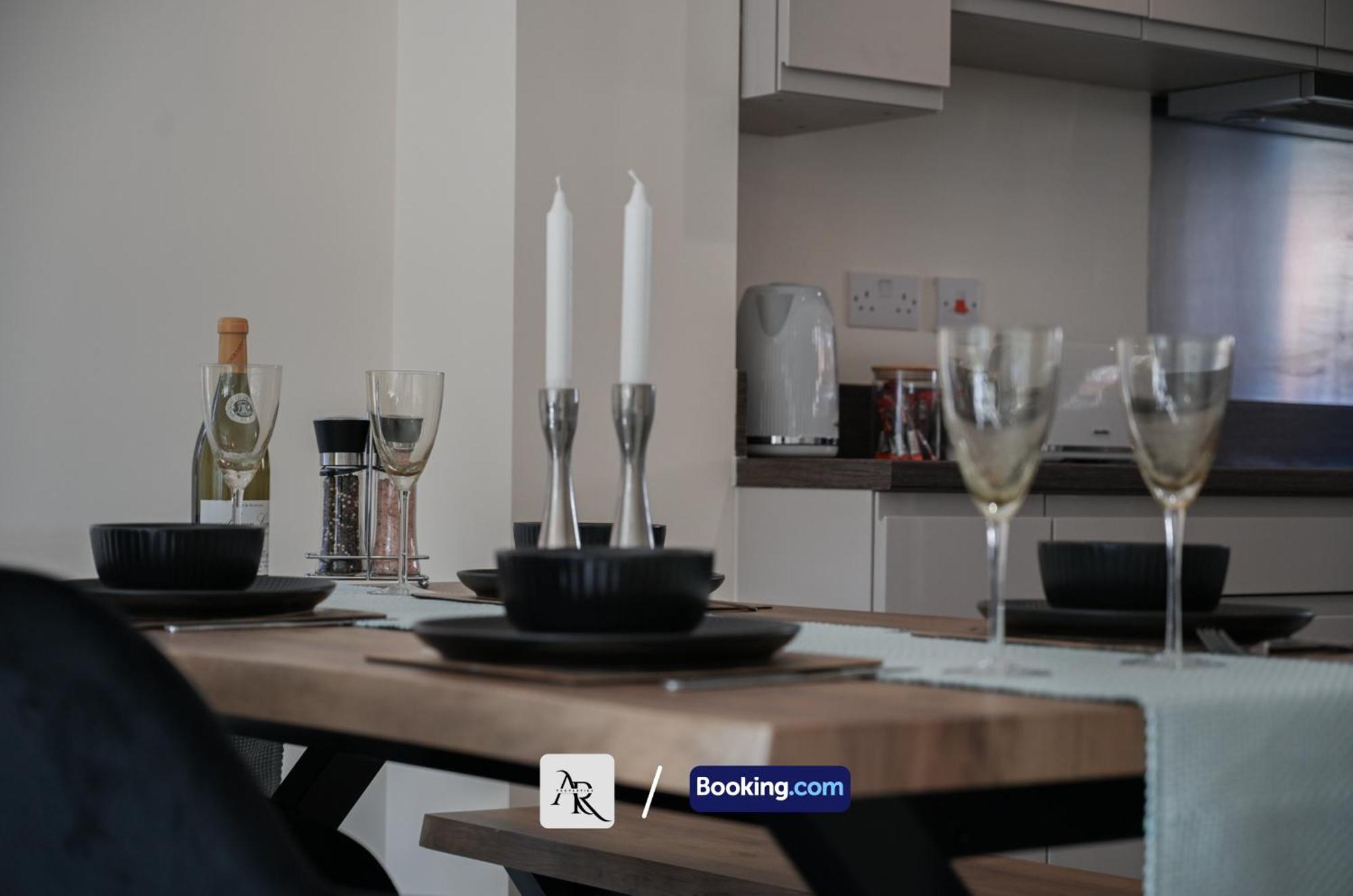 Luxury House By Ar Short Lets & Serviced