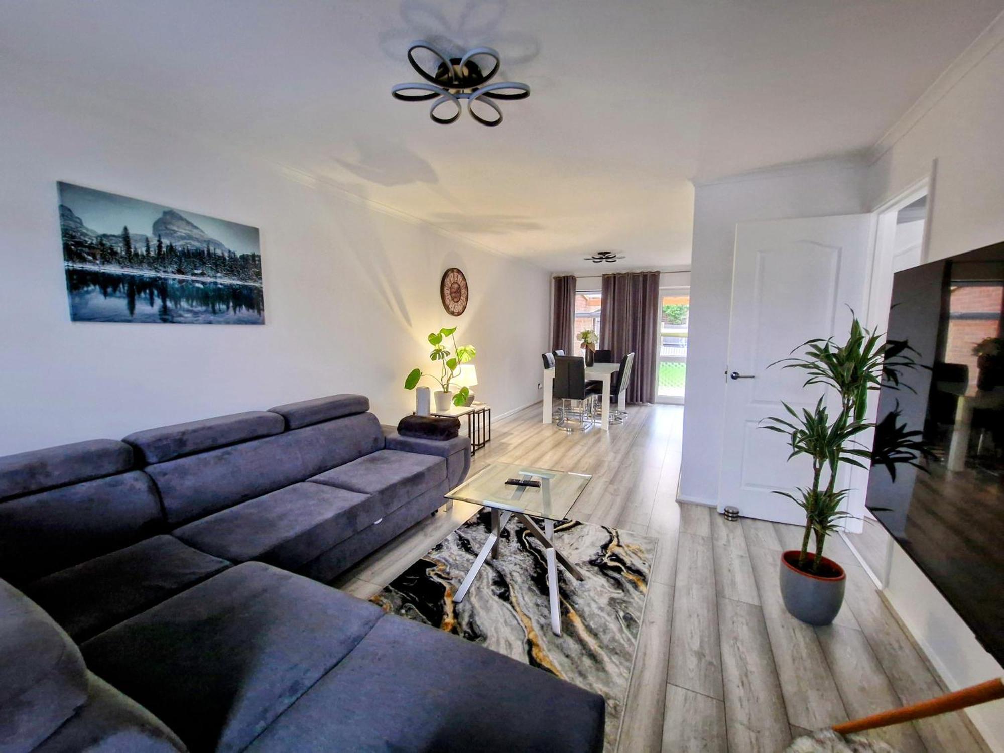 Modern And Spacious 3 Bedroom Family House With Workspace Holiday home