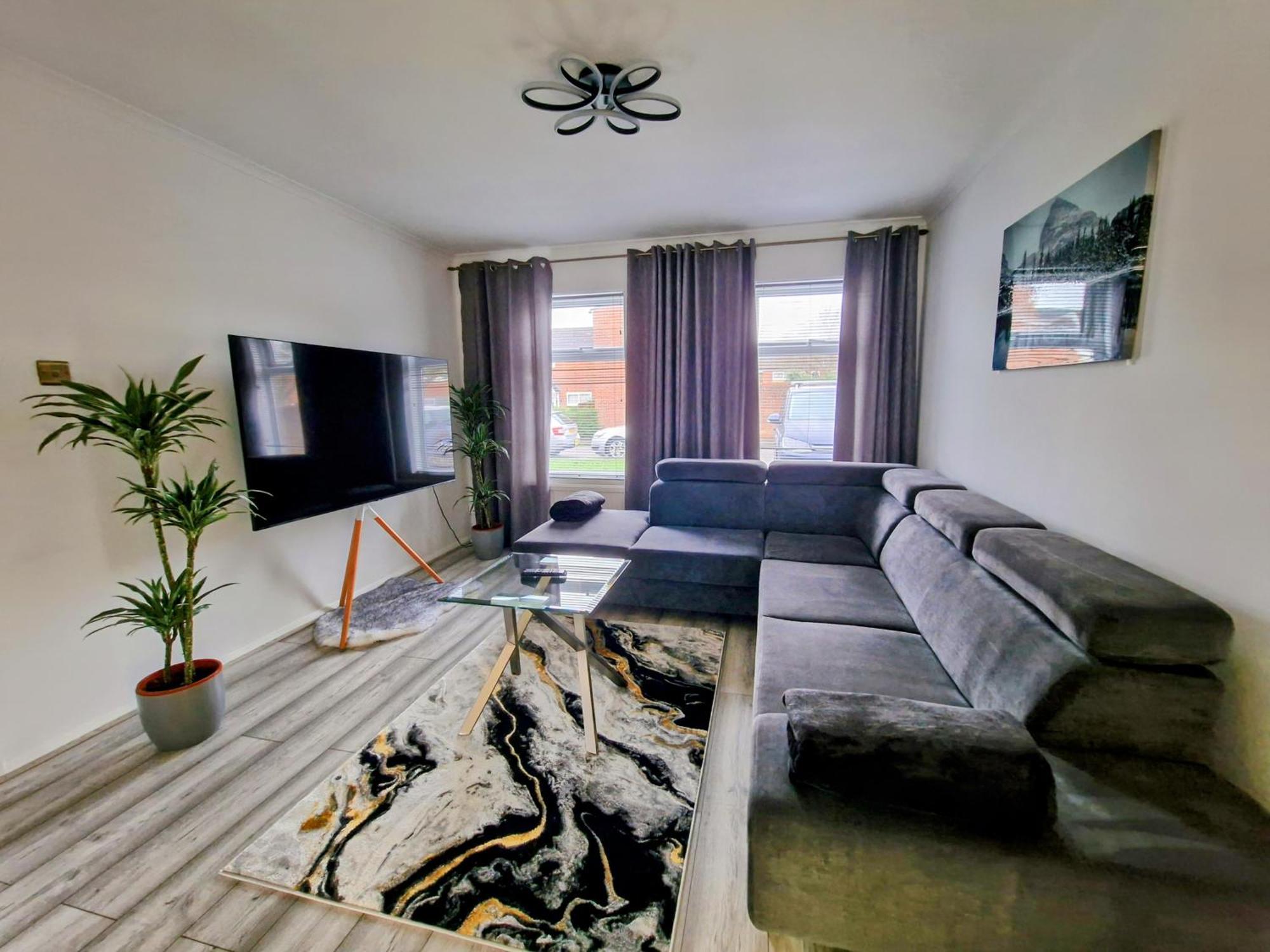 Modern And Spacious 3 Bedroom Family House With Workspace Holiday home Colchester