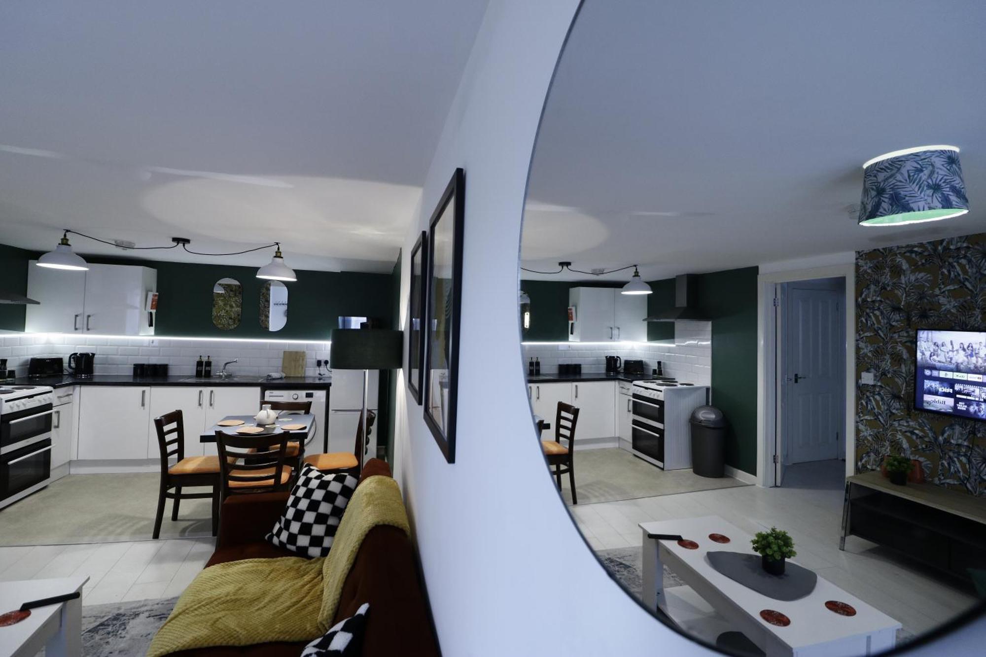 Entire Town Centre Free Parking Wifi Apartment
