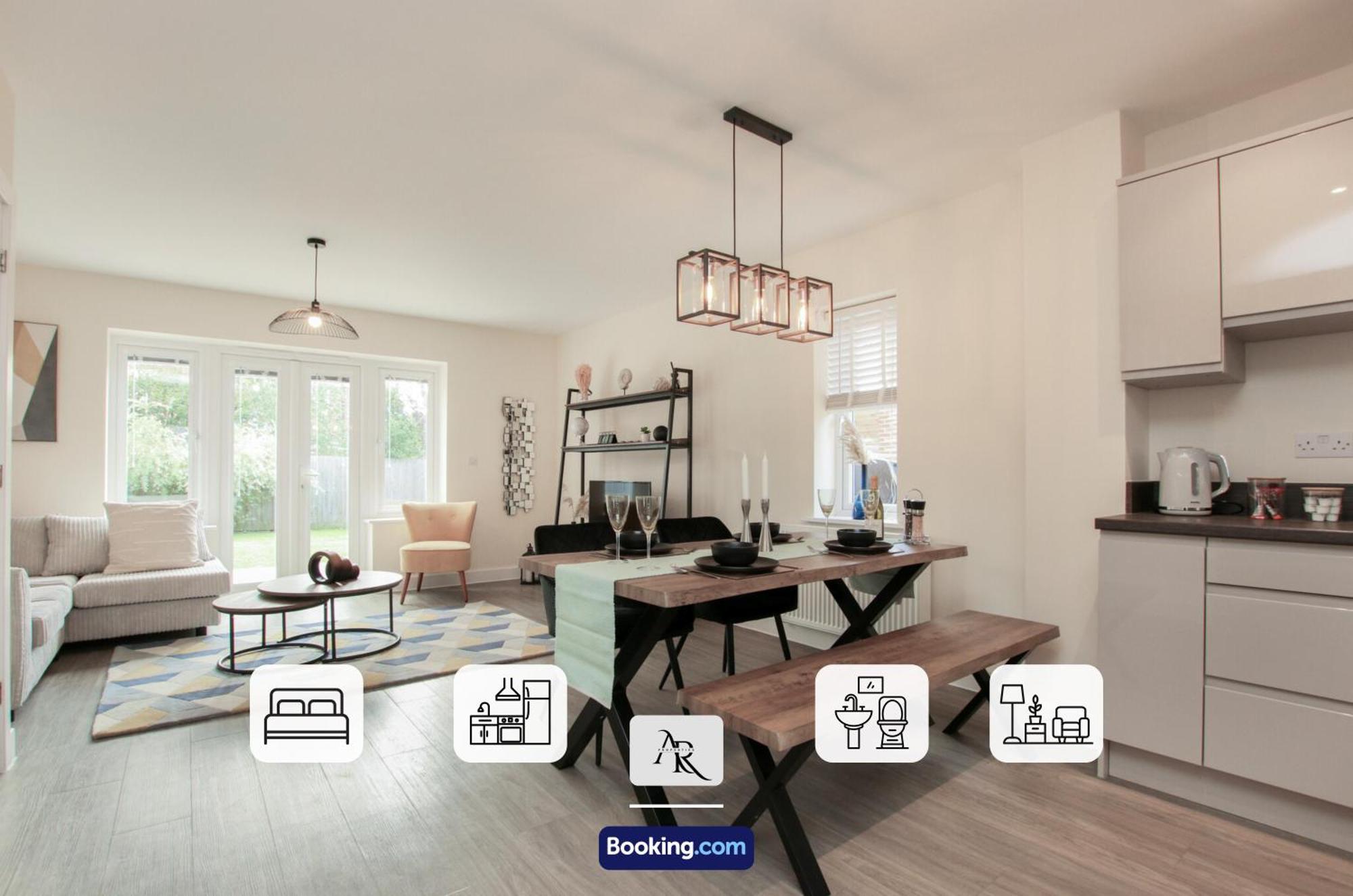 Luxury House By Ar Short Lets & Serviced *