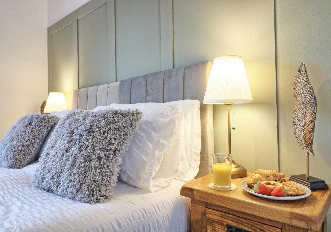 - 4 Bedroom - Sleeps 8 - Long Term - Business - Contractors - Families * Colchester