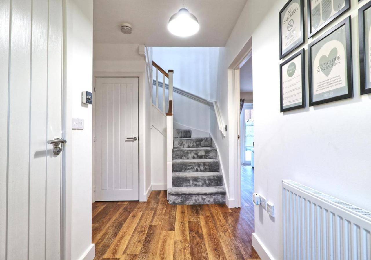 Holiday home - 4 Bedroom - Sleeps 8 - Long Term - Business - Contractors - Families