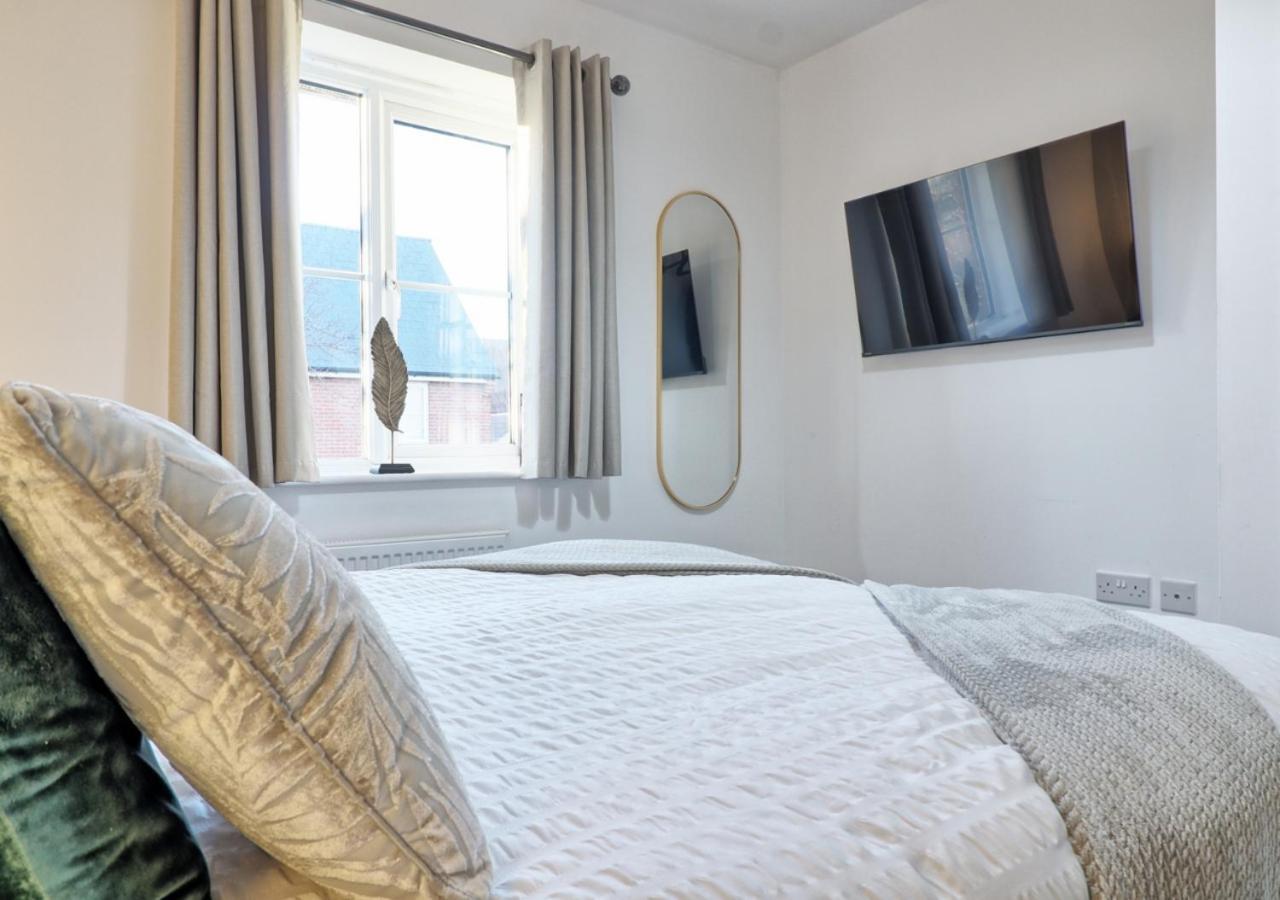 - 4 Bedroom - Sleeps 8 - Long Term - Business - Contractors - Families Holiday home *