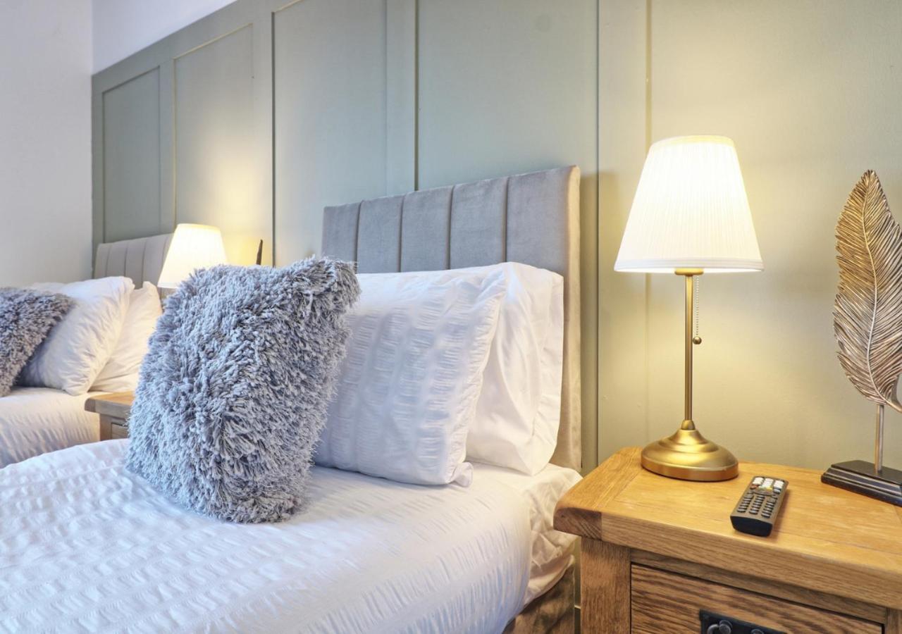 Holiday home - 4 Bedroom - Sleeps 8 - Long Term - Business - Contractors - Families