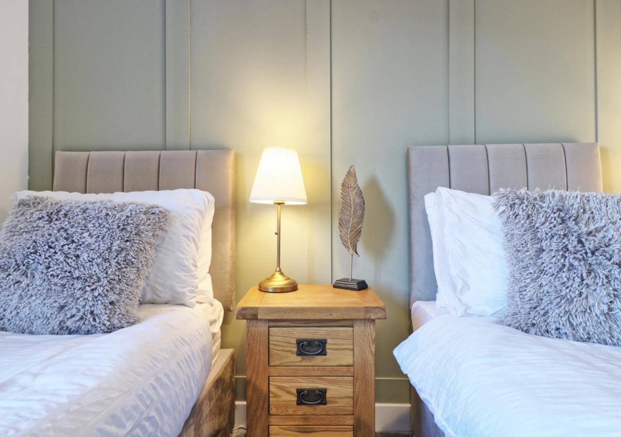 Holiday home - 4 Bedroom - Sleeps 8 - Long Term - Business - Contractors - Families *