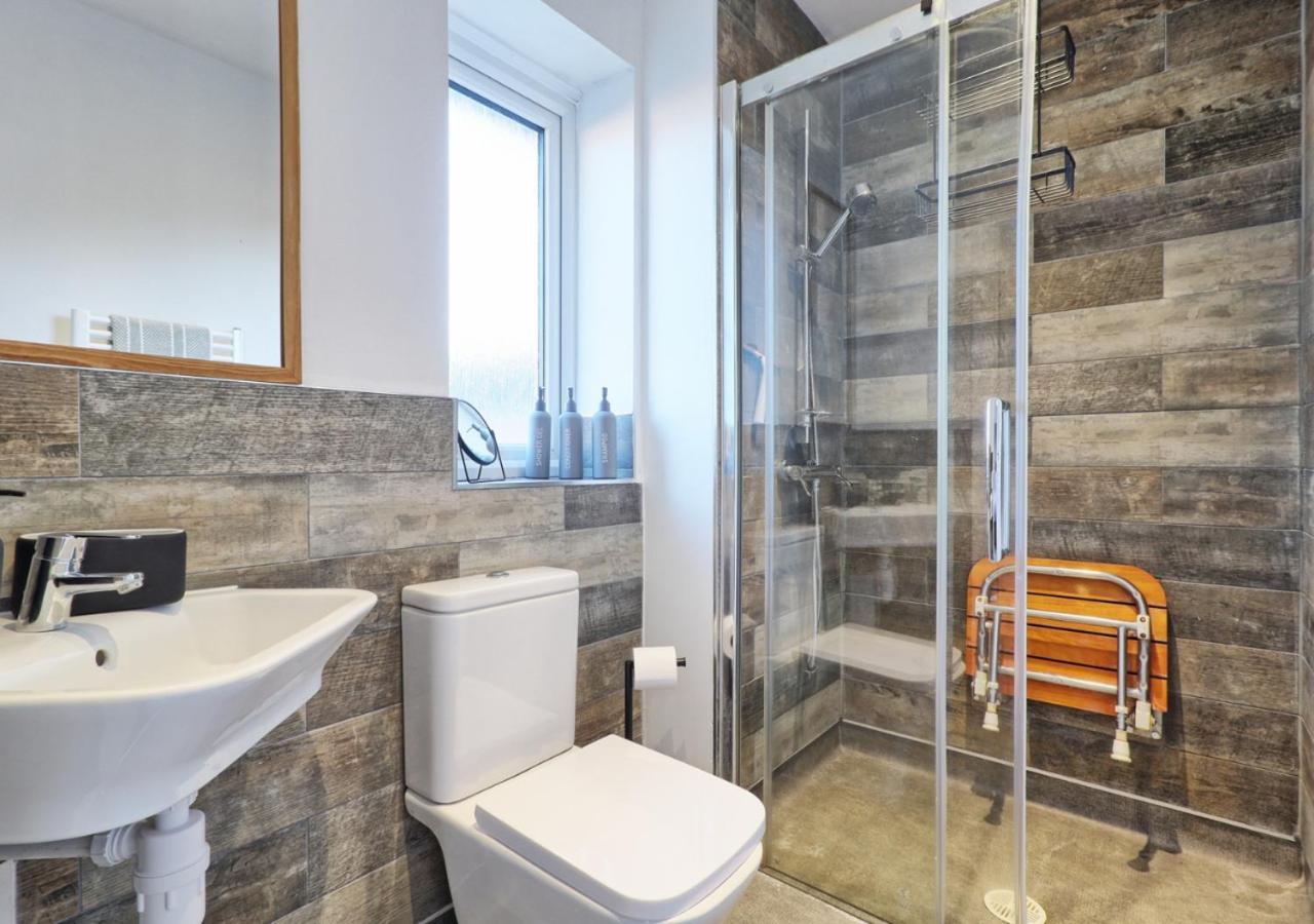 - 4 Bedroom - Sleeps 8 - Long Term - Business - Contractors - Families * Colchester
