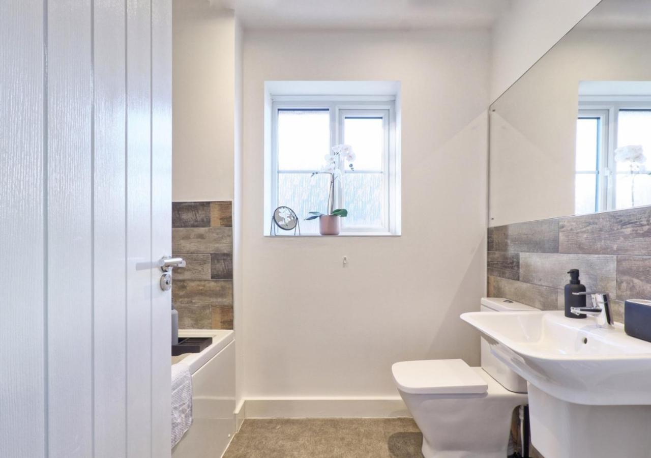 - 4 Bedroom - Sleeps 8 - Long Term - Business - Contractors - Families Colchester