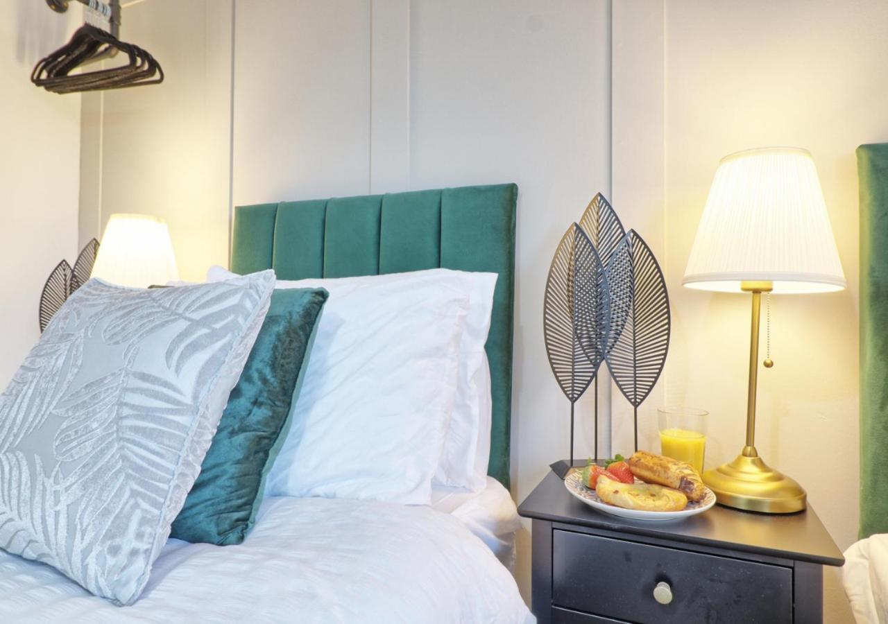 Holiday home - 4 Bedroom - Sleeps 8 - Long Term - Business - Contractors - Families *