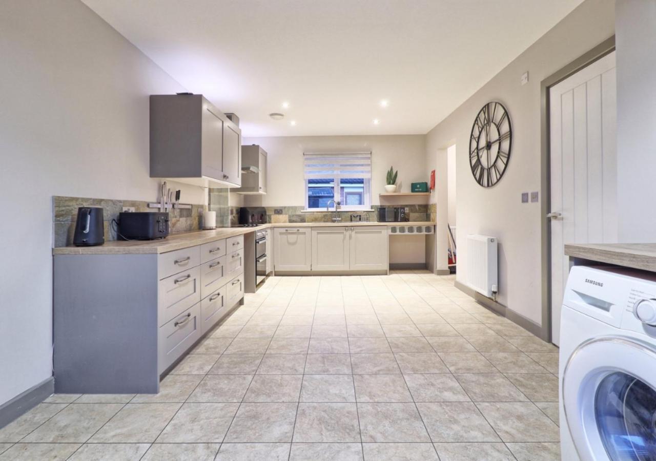 - 4 Bedroom - Sleeps 8 - Long Term - Business - Contractors - Families Holiday home *