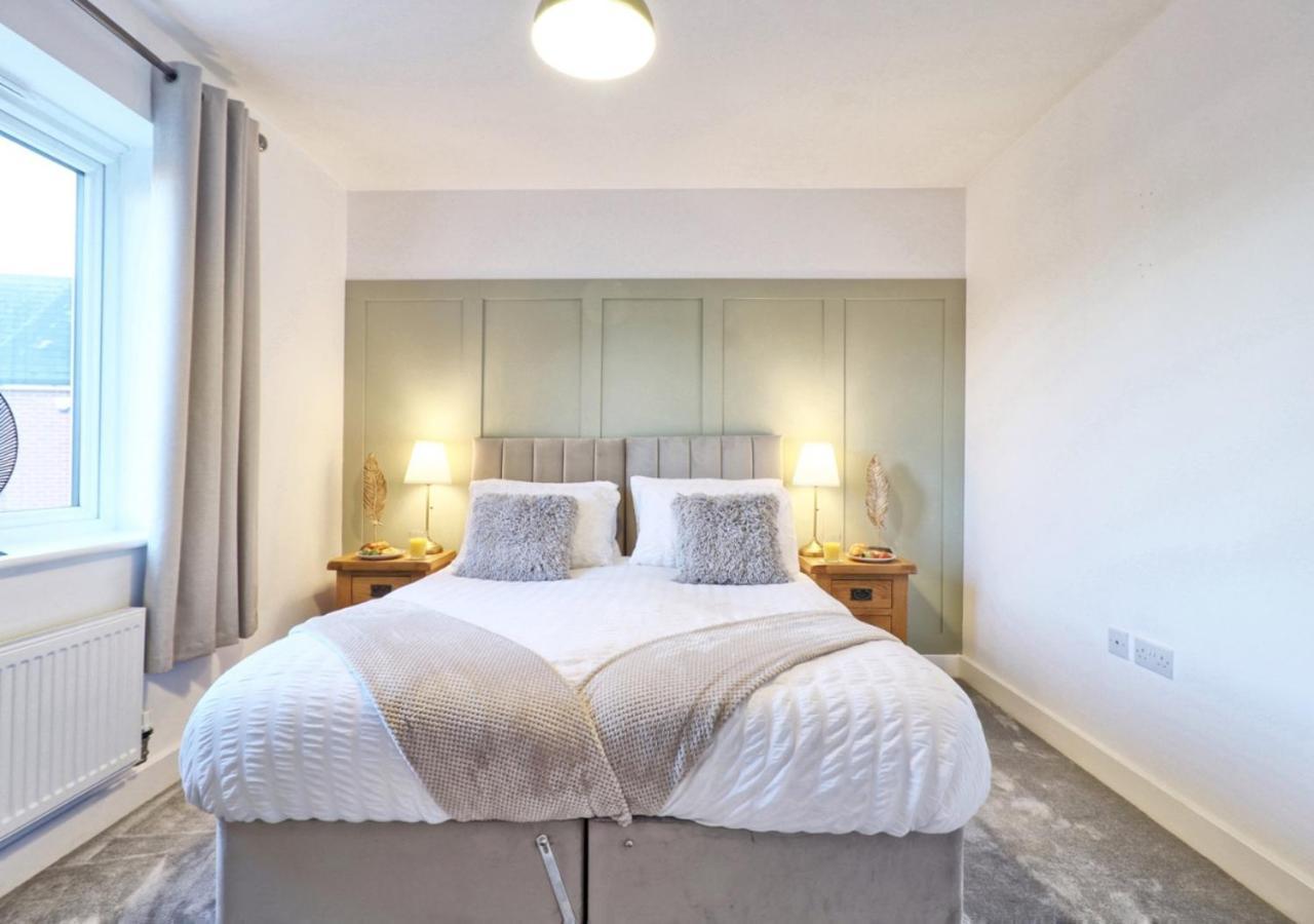 - 4 Bedroom - Sleeps 8 - Long Term - Business - Contractors - Families * Colchester
