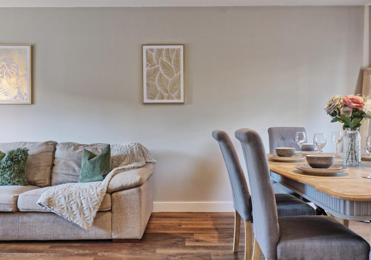 - 4 Bedroom - Sleeps 8 - Long Term - Business - Contractors - Families * Colchester