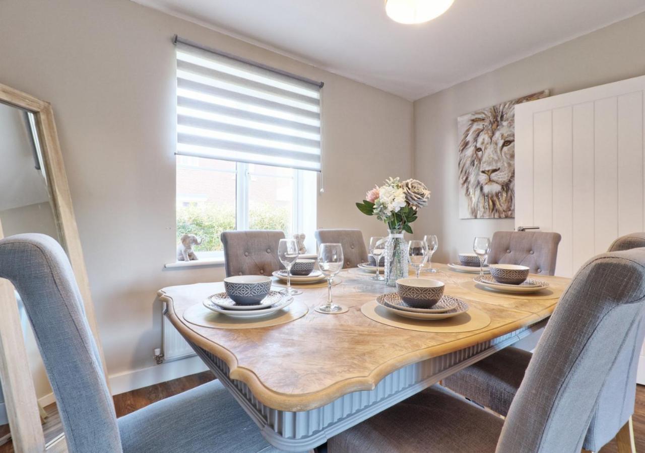 - 4 Bedroom - Sleeps 8 - Long Term - Business - Contractors - Families Holiday home Colchester