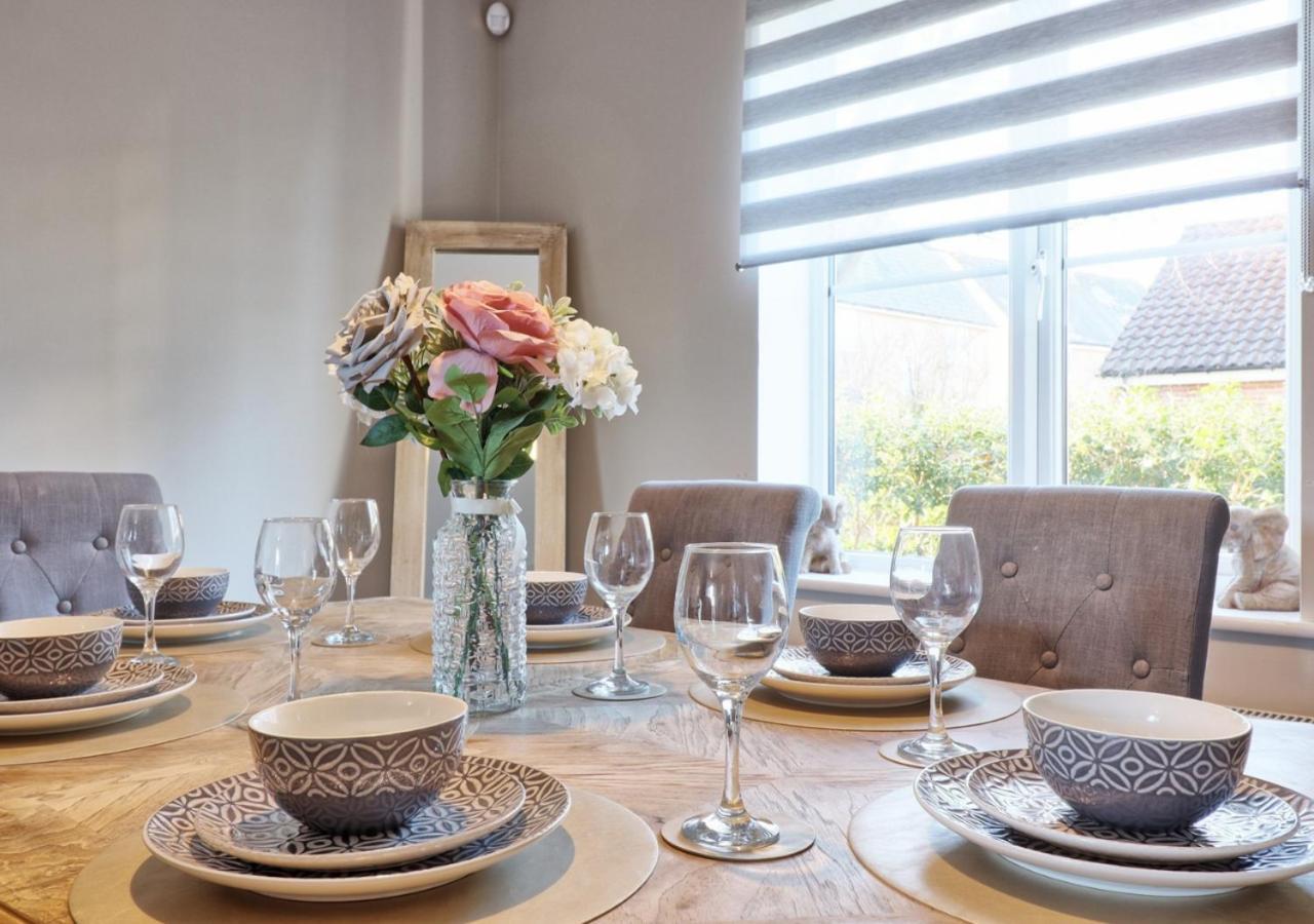 Holiday home - 4 Bedroom - Sleeps 8 - Long Term - Business - Contractors - Families Colchester