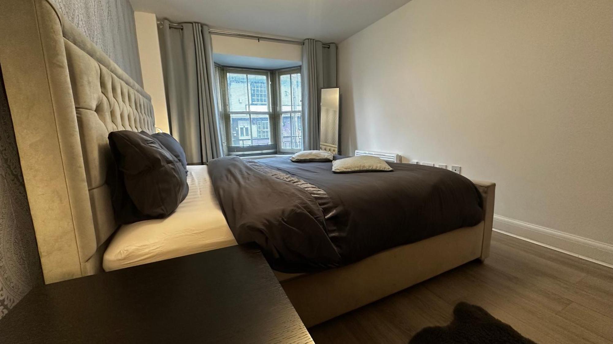 One Bedroom Flat Town Centre Apartment *