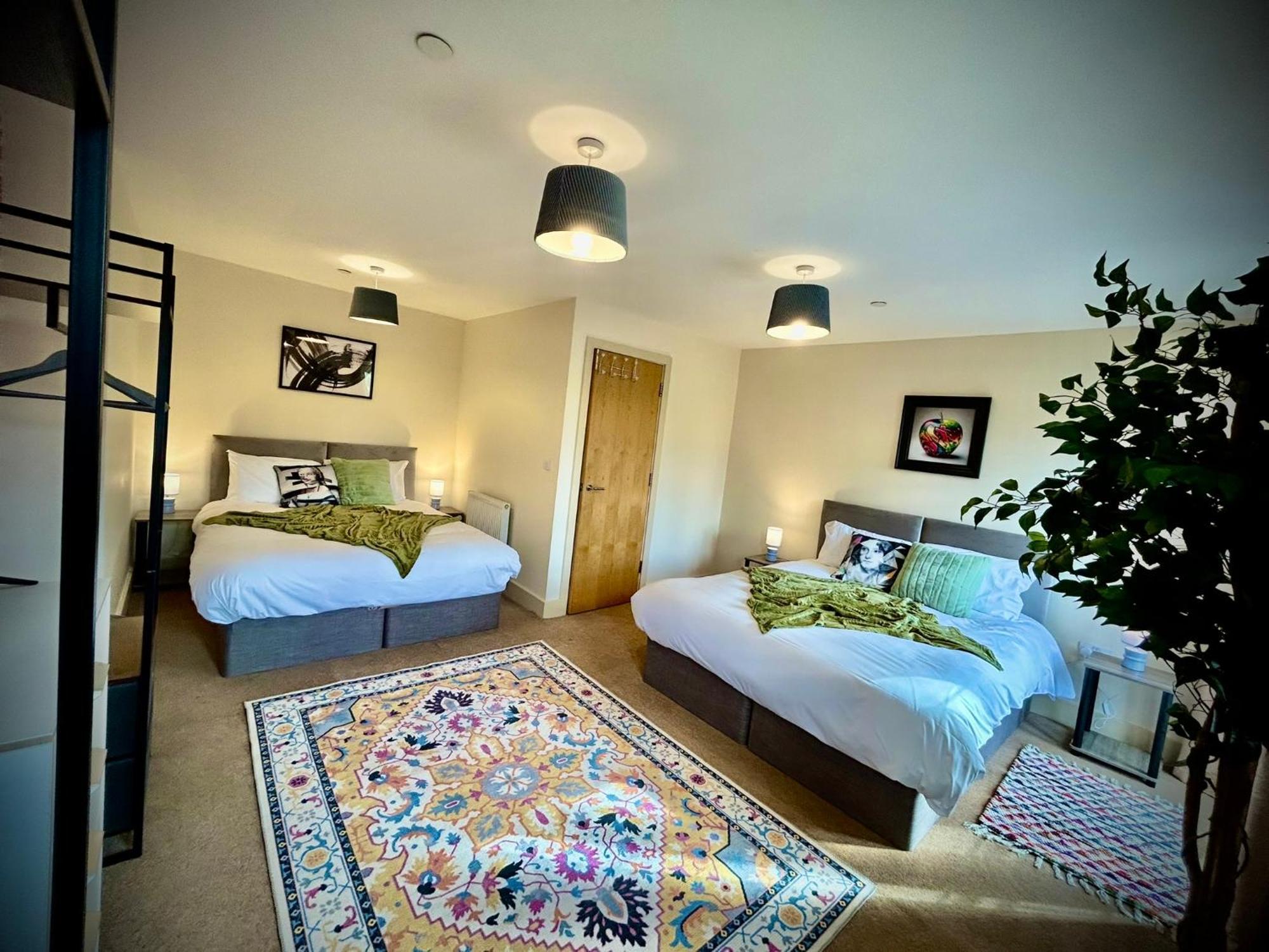 5 Bedroom House- Contractors, Crew, Group, Family *