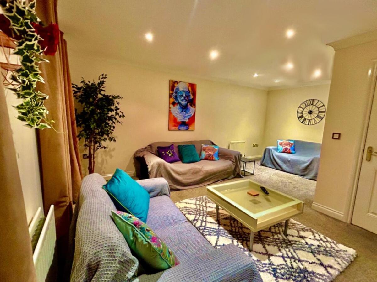 5 Bedroom House- Contractors, Crew, Group, Family Holiday home Colchester