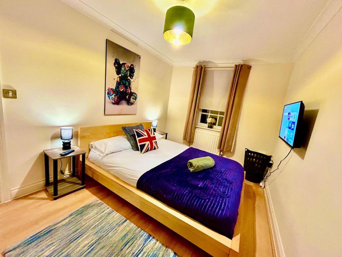 5 Bedroom House- Contractors, Crew, Group, Family Holiday home *
