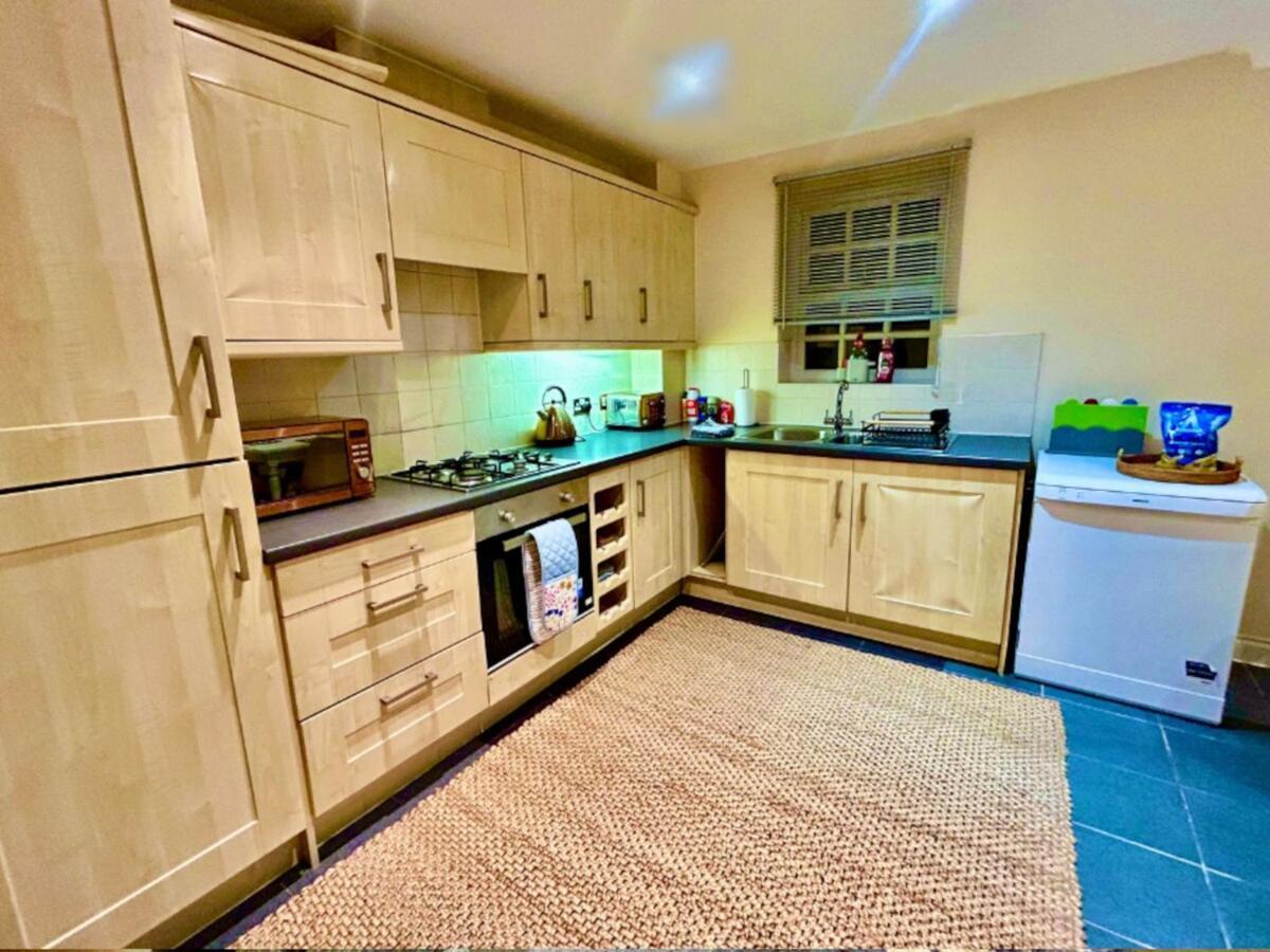 5 Bedroom House- Contractors, Crew, Group, Family Holiday home