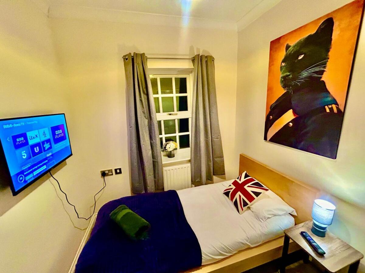 Holiday home 5 Bedroom House- Contractors, Crew, Group, Family *